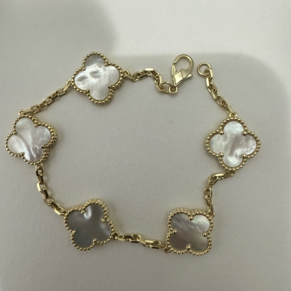 Elegant Gold and mother of pearl Clover Bracelet 925